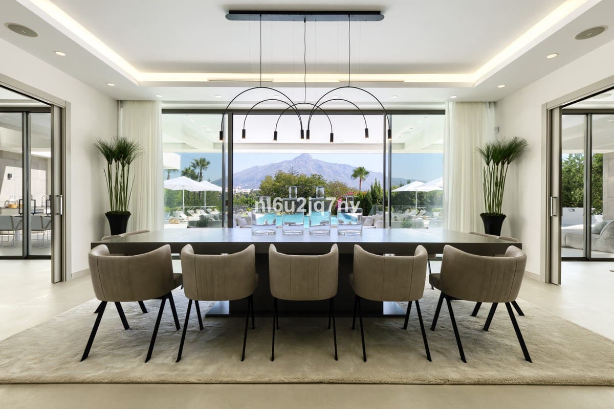 9 soveværelse Villa til salg i Nueva Andalucia med swimmingpool garage - € 11.800.000 (Ref: 5168277)