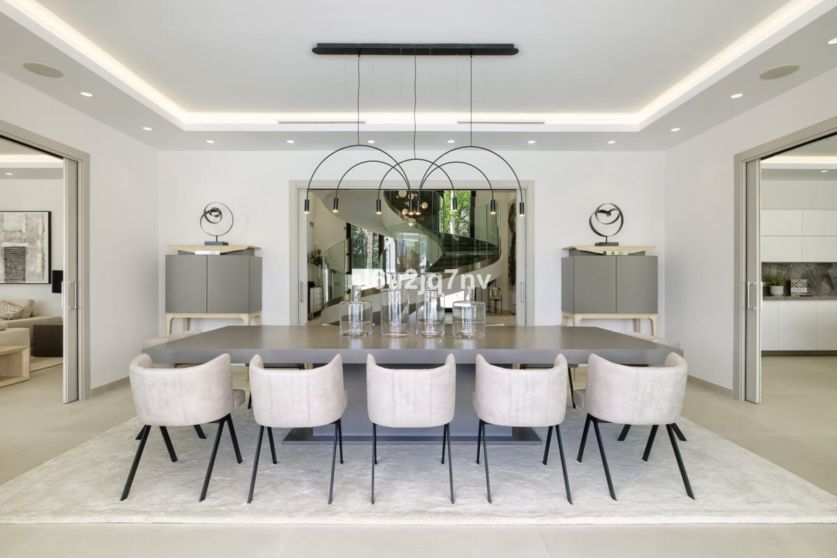 9 soveværelse Villa til salg i Nueva Andalucia med swimmingpool garage - € 11.800.000 (Ref: 5168277)