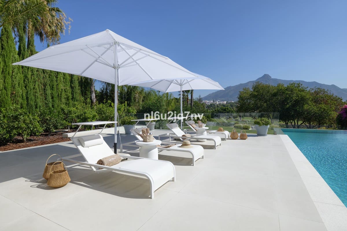 9 soveværelse Villa til salg i Nueva Andalucia med swimmingpool garage - € 11.800.000 (Ref: 5168277)