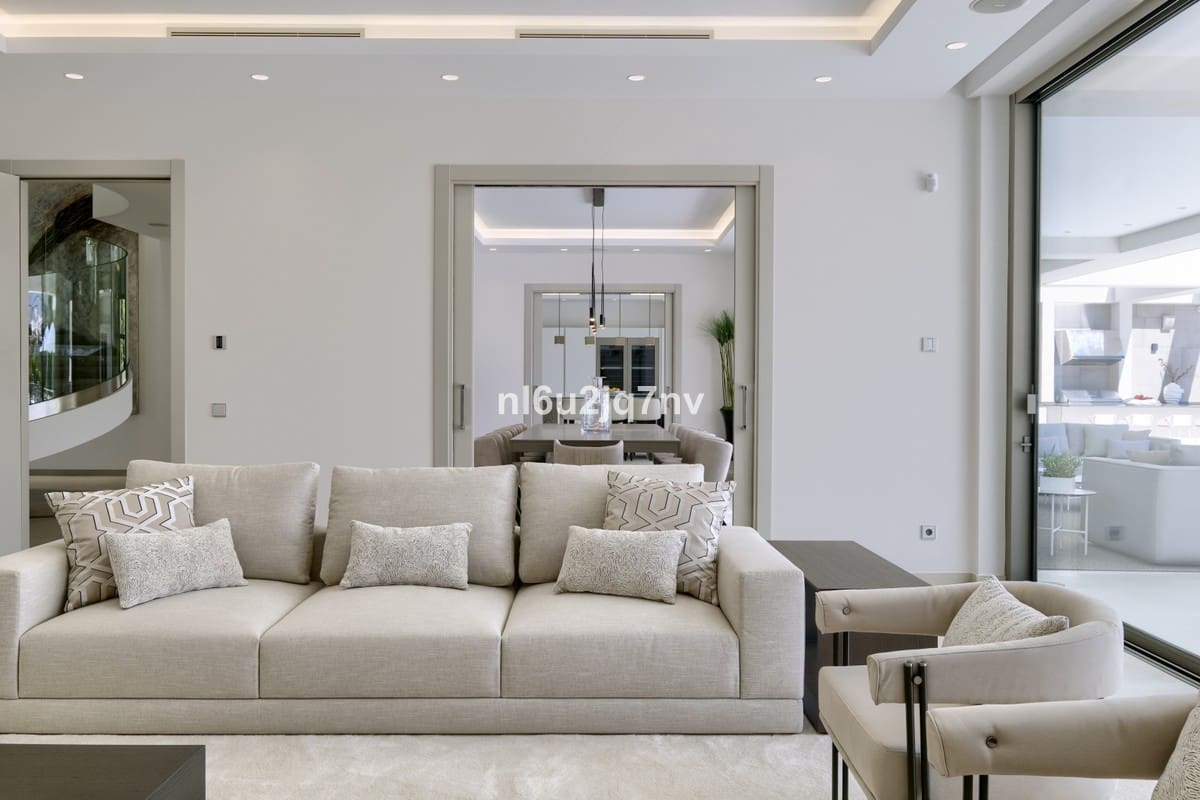 9 soveværelse Villa til salg i Nueva Andalucia med swimmingpool garage - € 11.800.000 (Ref: 5168277)