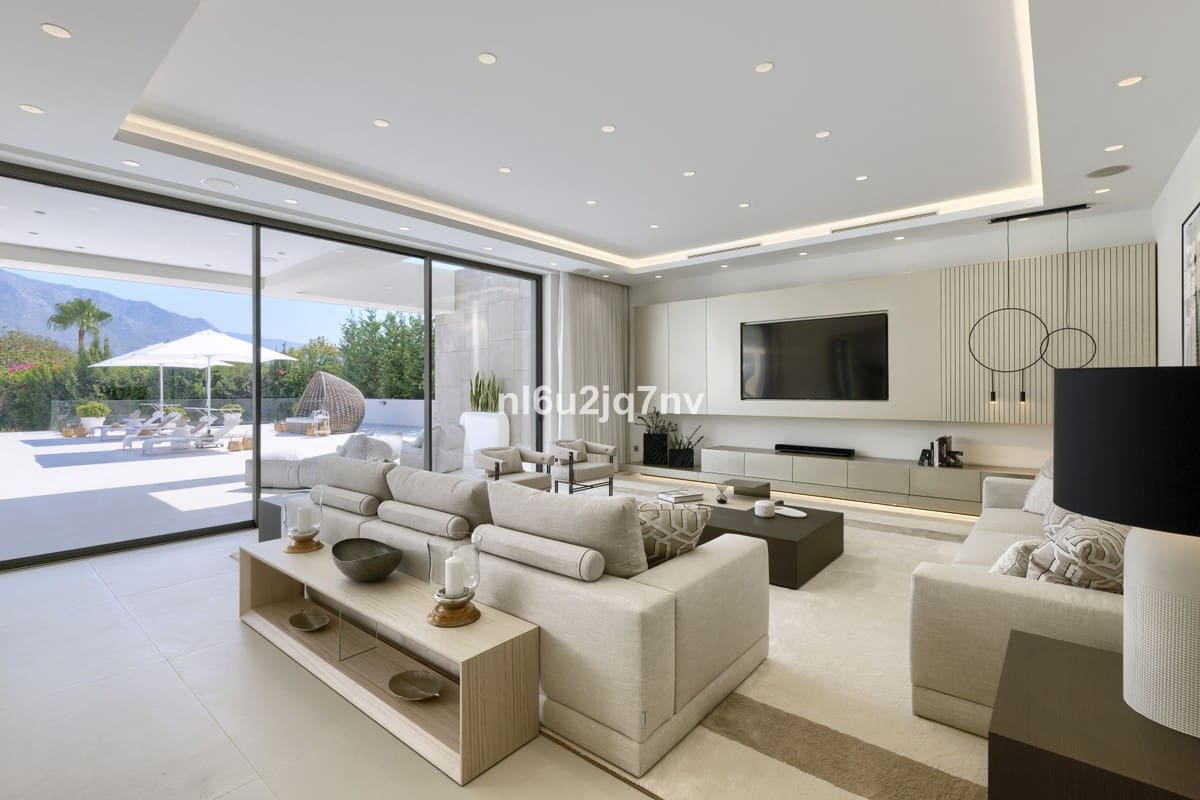 9 soveværelse Villa til salg i Nueva Andalucia med swimmingpool garage - € 11.800.000 (Ref: 5168277)