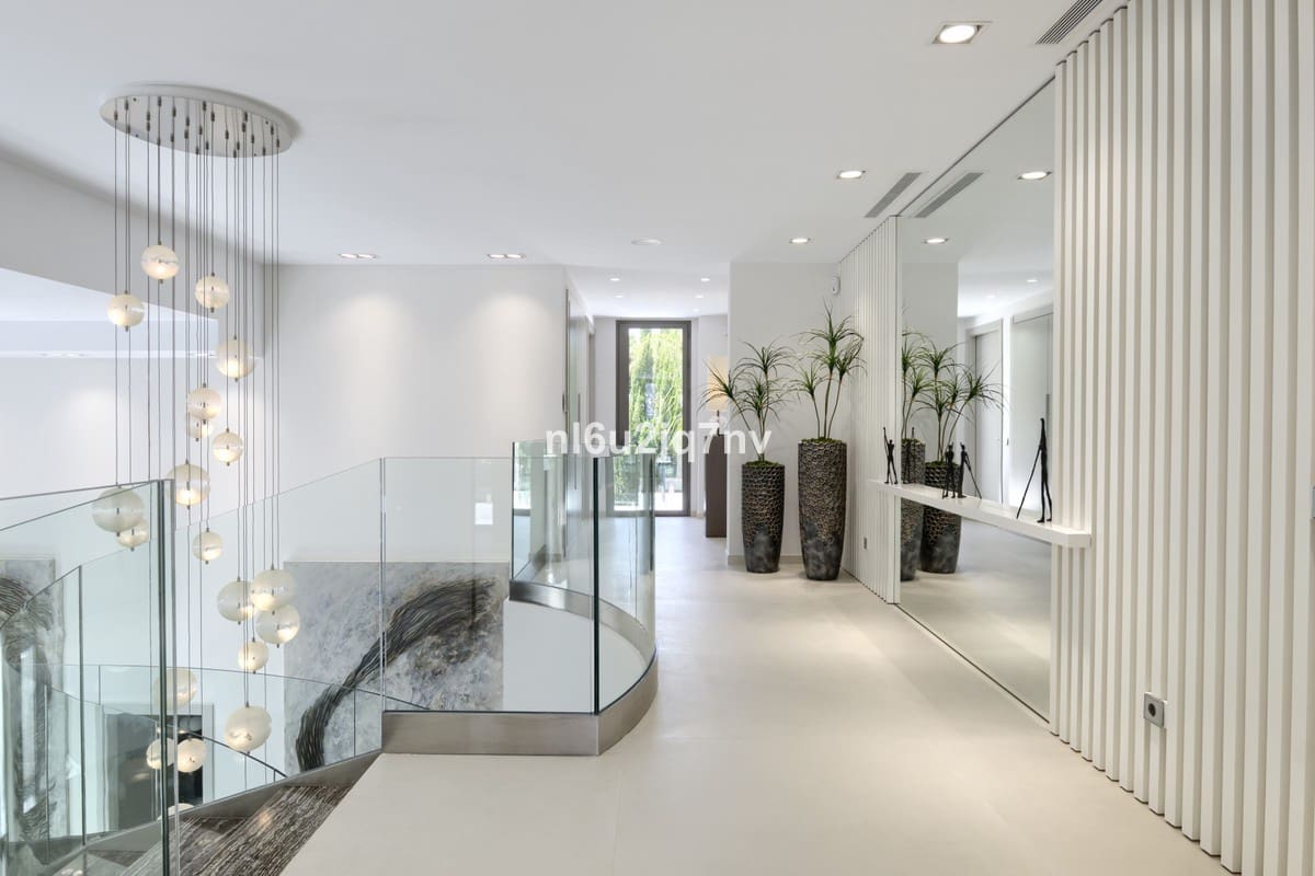 9 soveværelse Villa til salg i Nueva Andalucia med swimmingpool garage - € 11.800.000 (Ref: 5168277)