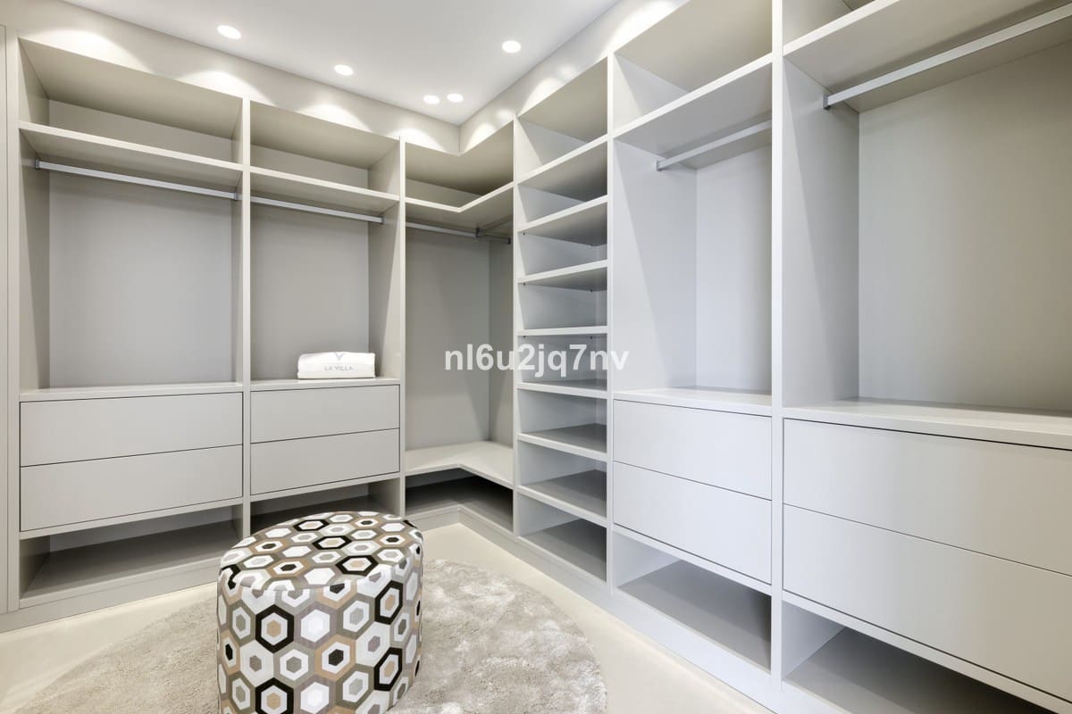 9 soveværelse Villa til salg i Nueva Andalucia med swimmingpool garage - € 11.800.000 (Ref: 5168277)