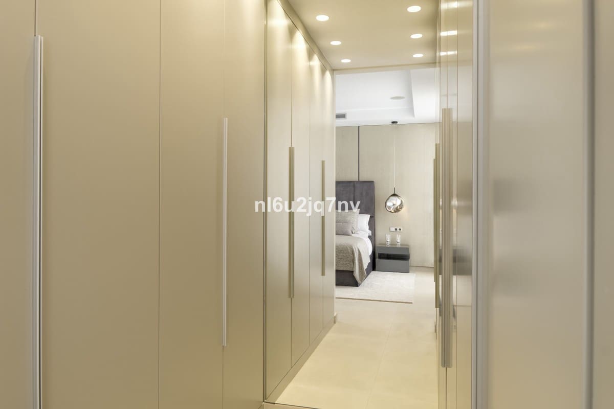 9 soveværelse Villa til salg i Nueva Andalucia med swimmingpool garage - € 11.800.000 (Ref: 5168277)