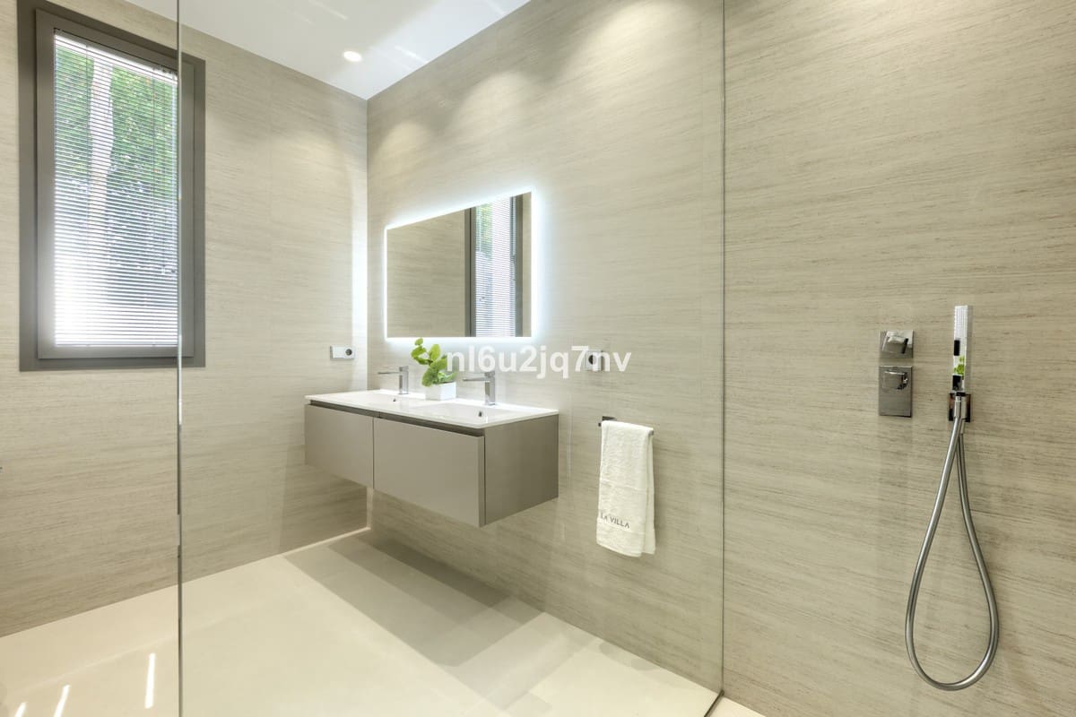 9 soveværelse Villa til salg i Nueva Andalucia med swimmingpool garage - € 11.800.000 (Ref: 5168277)