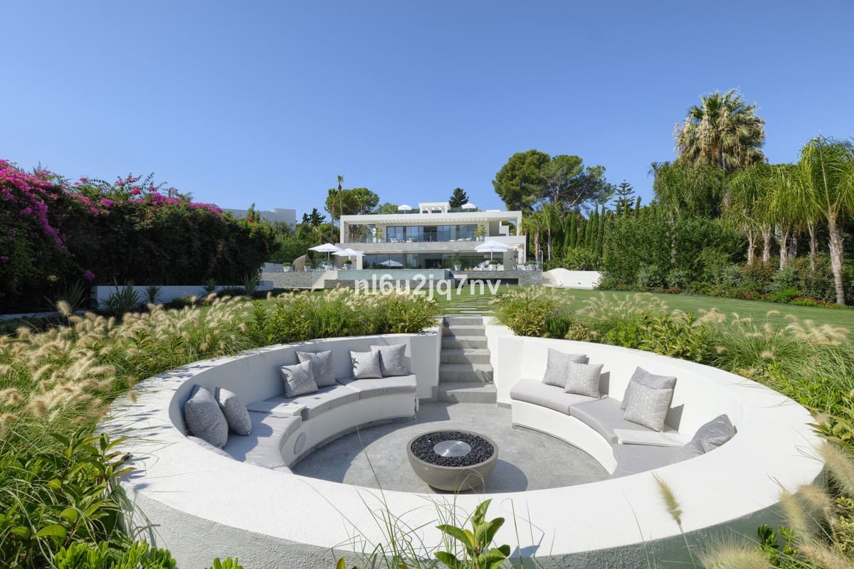 9 soveværelse Villa til salg i Nueva Andalucia med swimmingpool garage - € 11.800.000 (Ref: 5168277)