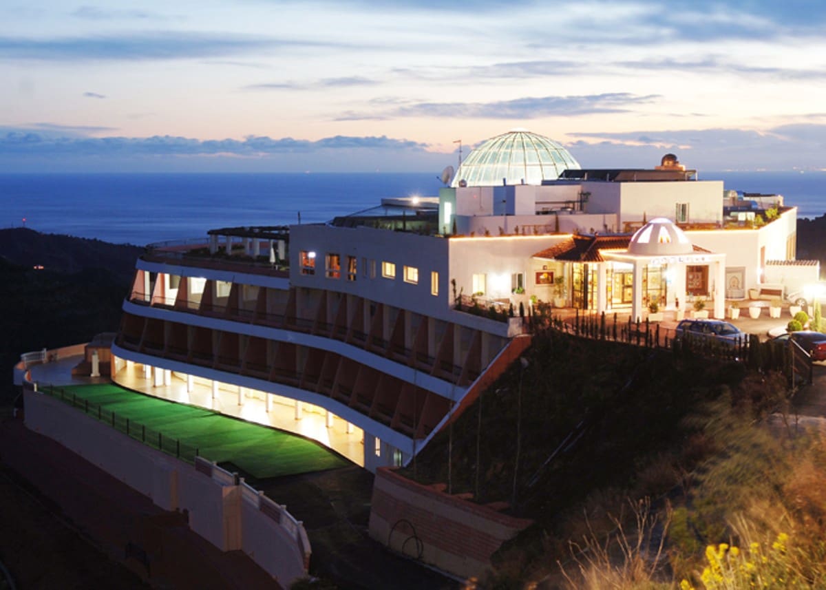 80 soveværelse Hotel til salg i Ojen med swimmingpool - € 11.000.000 (Ref: 5168395)