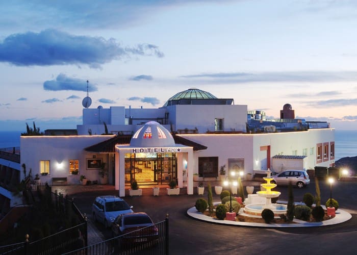 80 soveværelse Hotel til salg i Ojen med swimmingpool - € 11.000.000 (Ref: 5168395)