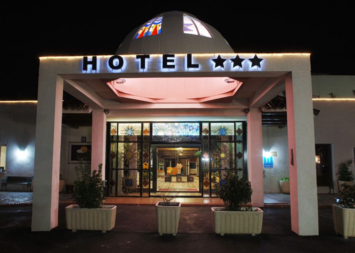 80 soveværelse Hotel til salg i Ojen med swimmingpool - € 11.000.000 (Ref: 5168395)