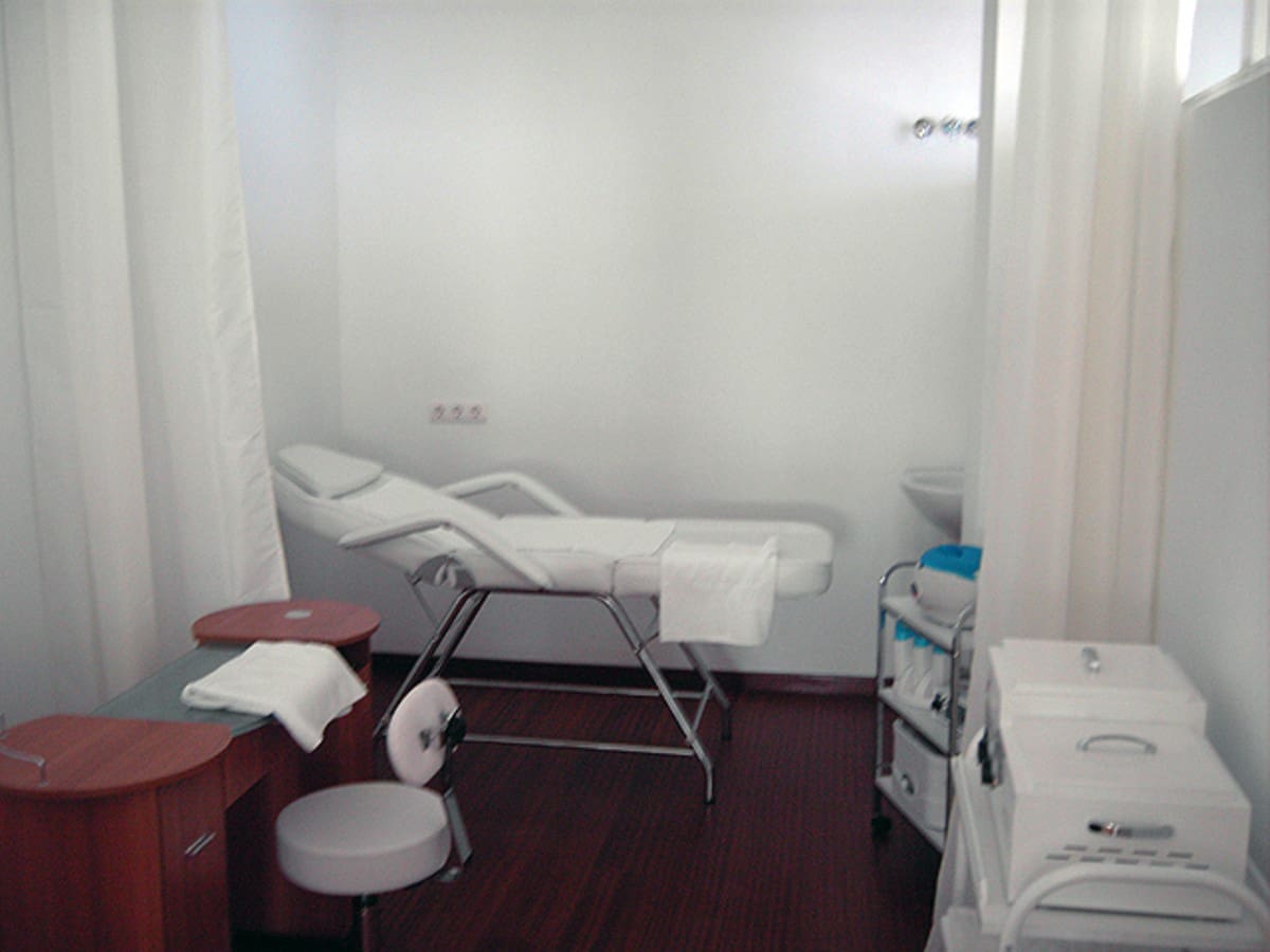 80 soveværelse Hotel til salg i Ojen med swimmingpool - € 11.000.000 (Ref: 5168395)