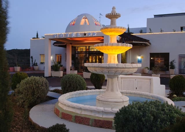 80 soverom Hotell til salgs i Ojen med svømmebasseng - € 11 000 000 (Ref: 5168395)