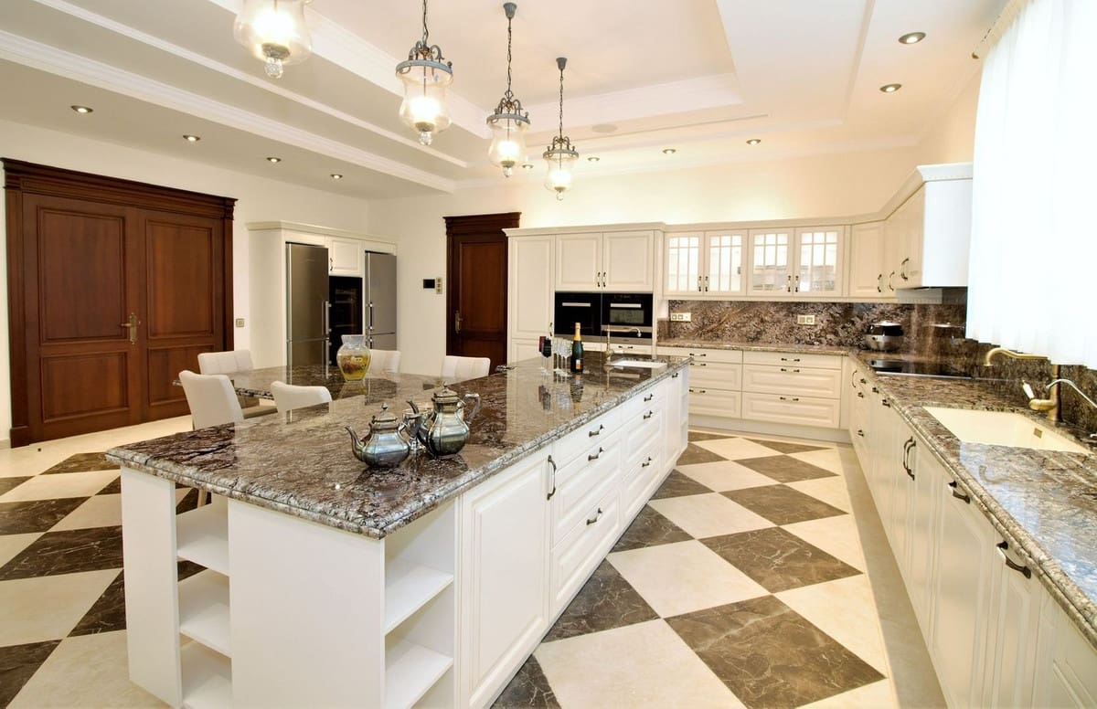 5 sypialnia Willa na sprzedaż w Guadalmina z basenem garażem - 10 200 000 € (Ref: 5266411)