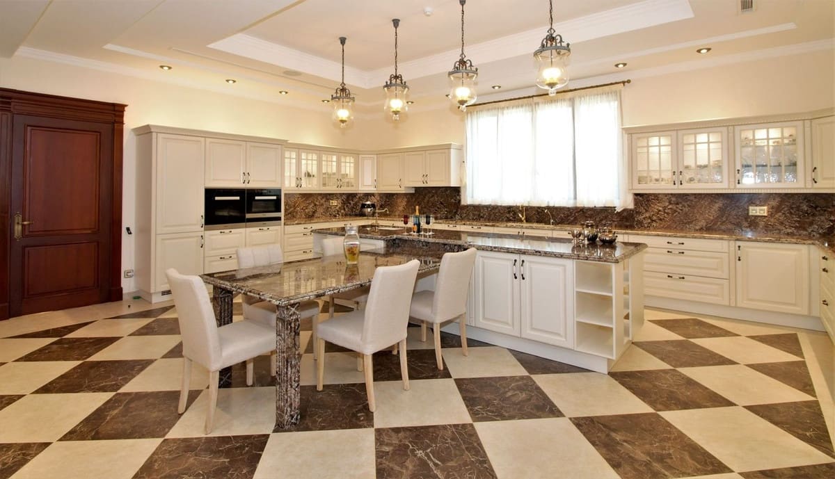 5 sypialnia Willa na sprzedaż w Guadalmina z basenem garażem - 10 200 000 € (Ref: 5266411)