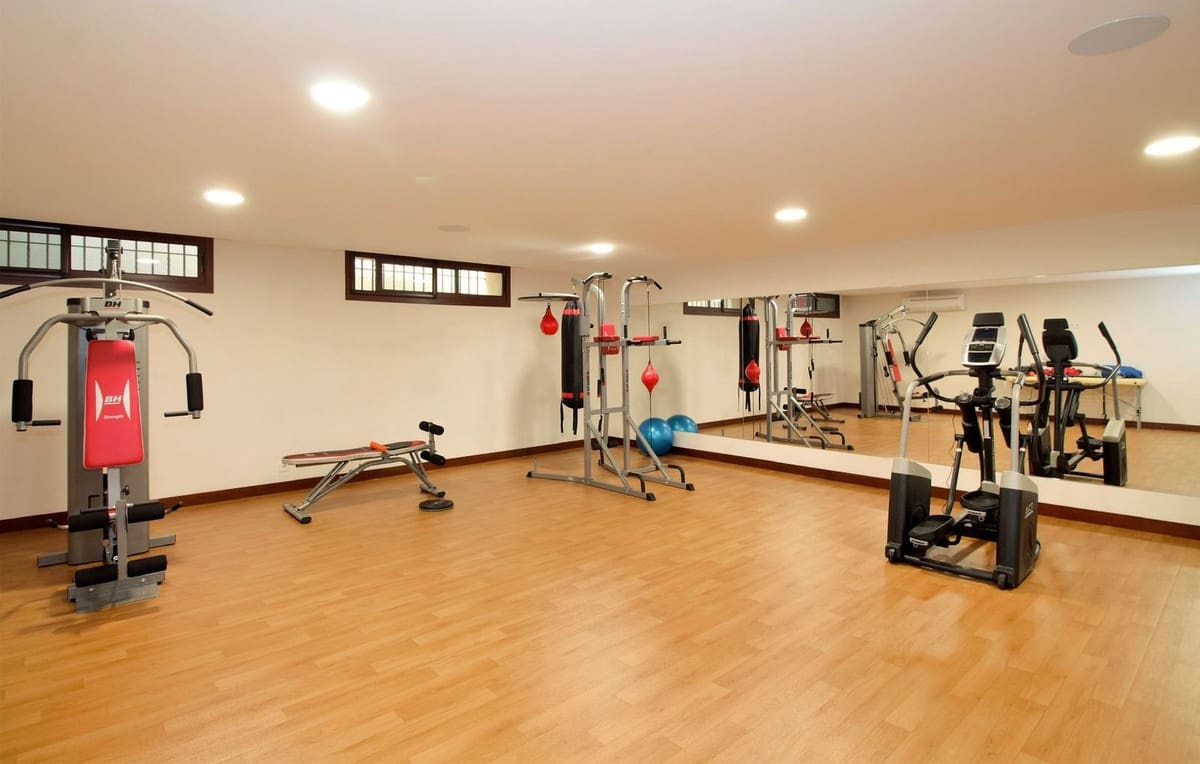 5 sypialnia Willa na sprzedaż w Guadalmina z basenem garażem - 10 200 000 € (Ref: 5266411)