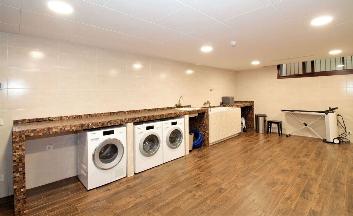 5 sypialnia Willa na sprzedaż w Guadalmina z basenem garażem - 10 200 000 € (Ref: 5266411)