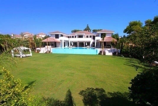 6 sypialnia Willa na sprzedaż w Guadalmina Baja, Marbella z basenem garażem - 5 950 000 € (Ref: 5266535)