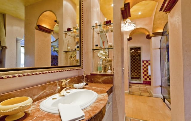 7 sypialnia Willa na sprzedaż w Puerto Banus, Marbella z basenem garażem - 10 000 000 € (Ref: 5282599)