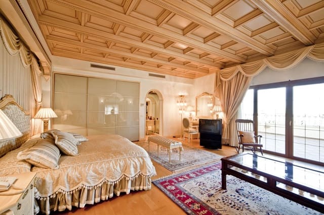 7 sypialnia Willa na sprzedaż w Puerto Banus, Marbella z basenem garażem - 10 000 000 € (Ref: 5282599)