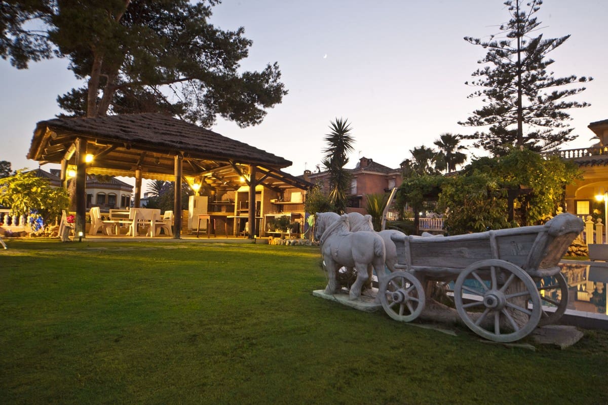 7 sypialnia Willa na sprzedaż w Puerto Banus z basenem garażem - 10 000 000 € (Ref: 5282599)