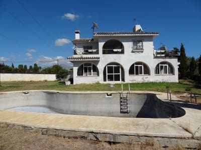 24 sypialnia Willa na sprzedaż w Atalaya-Isdabe, Estepona z basenem garażem - 17 500 000 € (Ref: 5296117)