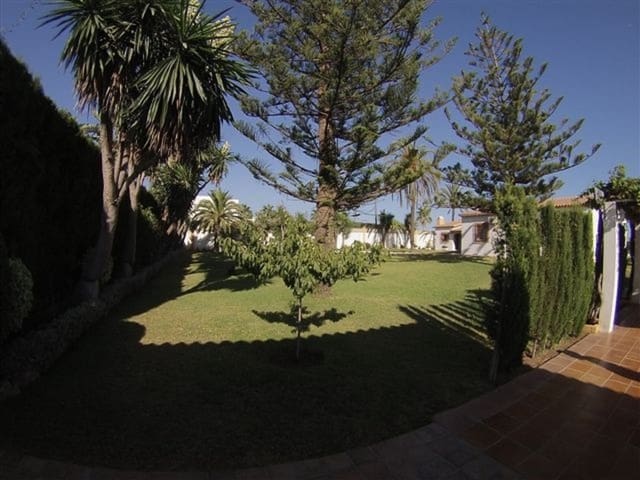 8 soveværelse Villa til salg i Puerto Banus, Marbella - € 12.000.000 (Ref: 5592482)