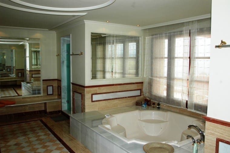 10 chambre Villa/Maison à vendre à Golden Mile avec piscine garage - 16 000 000 € (Ref: 5592488)