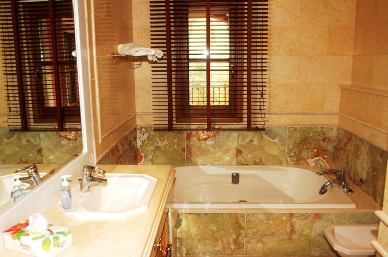 10 chambre Villa/Maison à vendre à Golden Mile avec piscine garage - 16 000 000 € (Ref: 5592488)