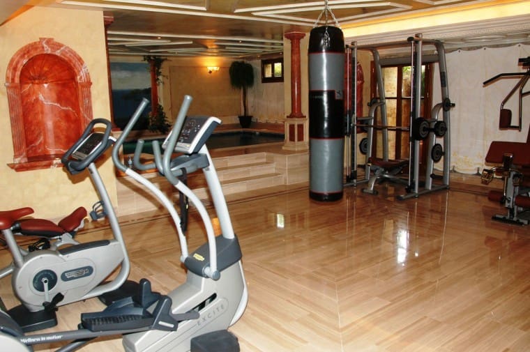 10 chambre Villa/Maison à vendre à Golden Mile avec piscine garage - 16 000 000 € (Ref: 5592488)