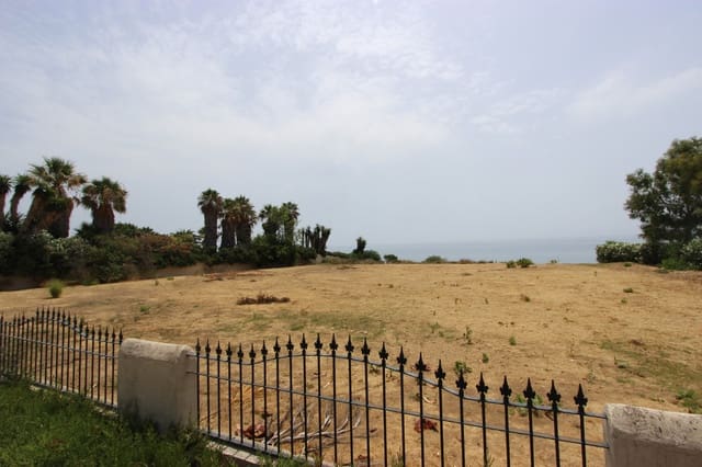 Ubebygd land til salgs i Centro, Estepona - € 10 000 000 (Ref: 6470015)