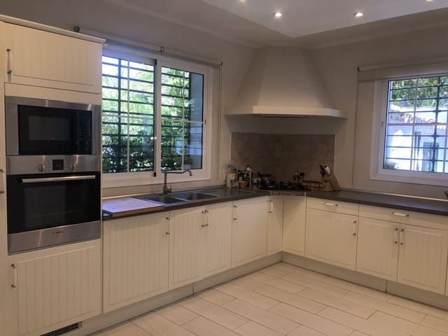 8 soverom Villa til salgs i La Carolina - Guadalpín, Marbella med svømmebasseng garasje - € 10 500 000 (Ref: 6471322)