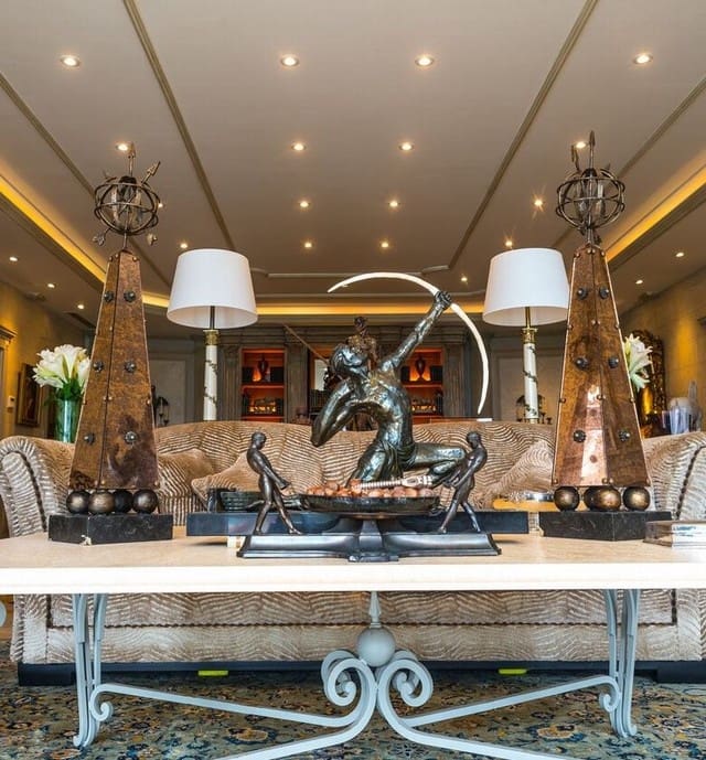 10 bedroom Villa for sale in Mijas with pool - € 38,000,000 (Ref: 6471324)