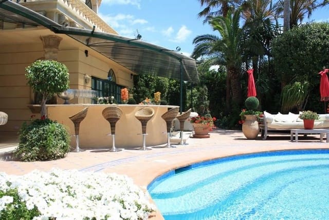 10 bedroom Villa for sale in Mijas with pool - € 38,000,000 (Ref: 6471324)