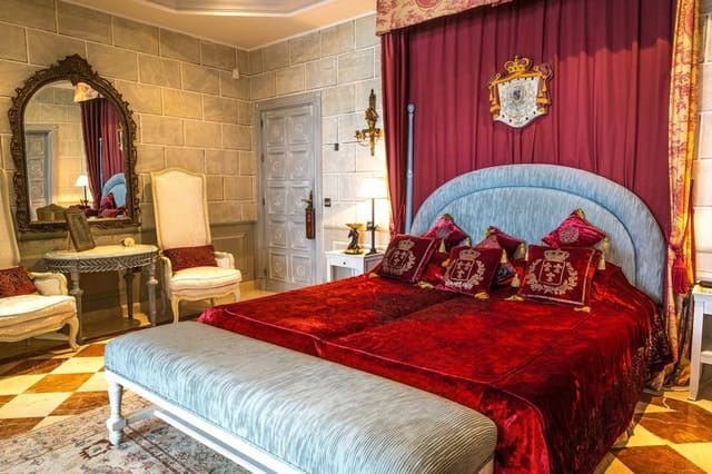 10 bedroom Villa for sale in Mijas with pool - € 38,000,000 (Ref: 6471324)