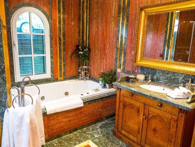 10 bedroom Villa for sale in Mijas with pool - € 38,000,000 (Ref: 6471324)