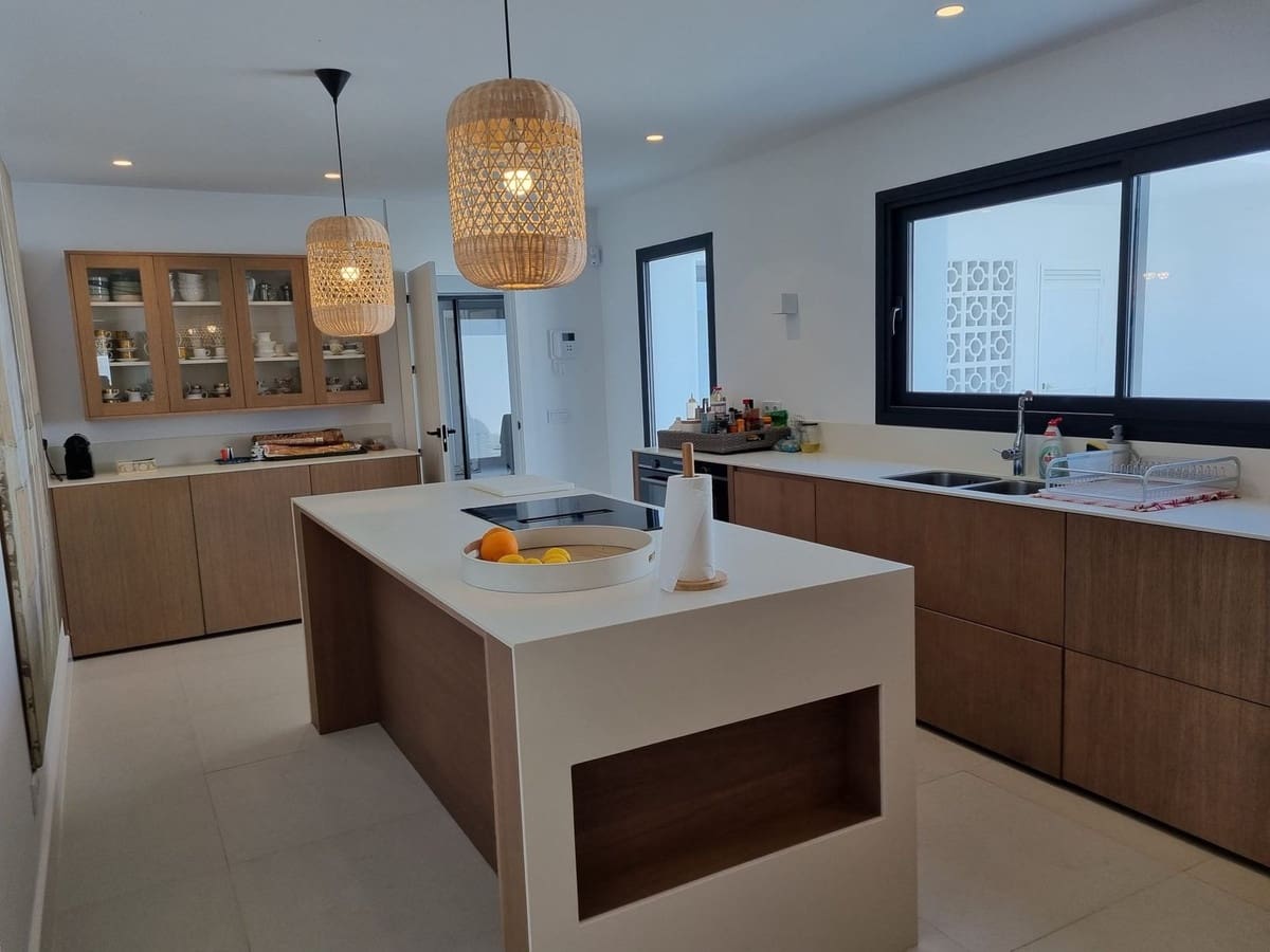 8 soverom Villa til salgs i Guadalmina med svømmebasseng garasje - € 14 000 000 (Ref: 6471329)