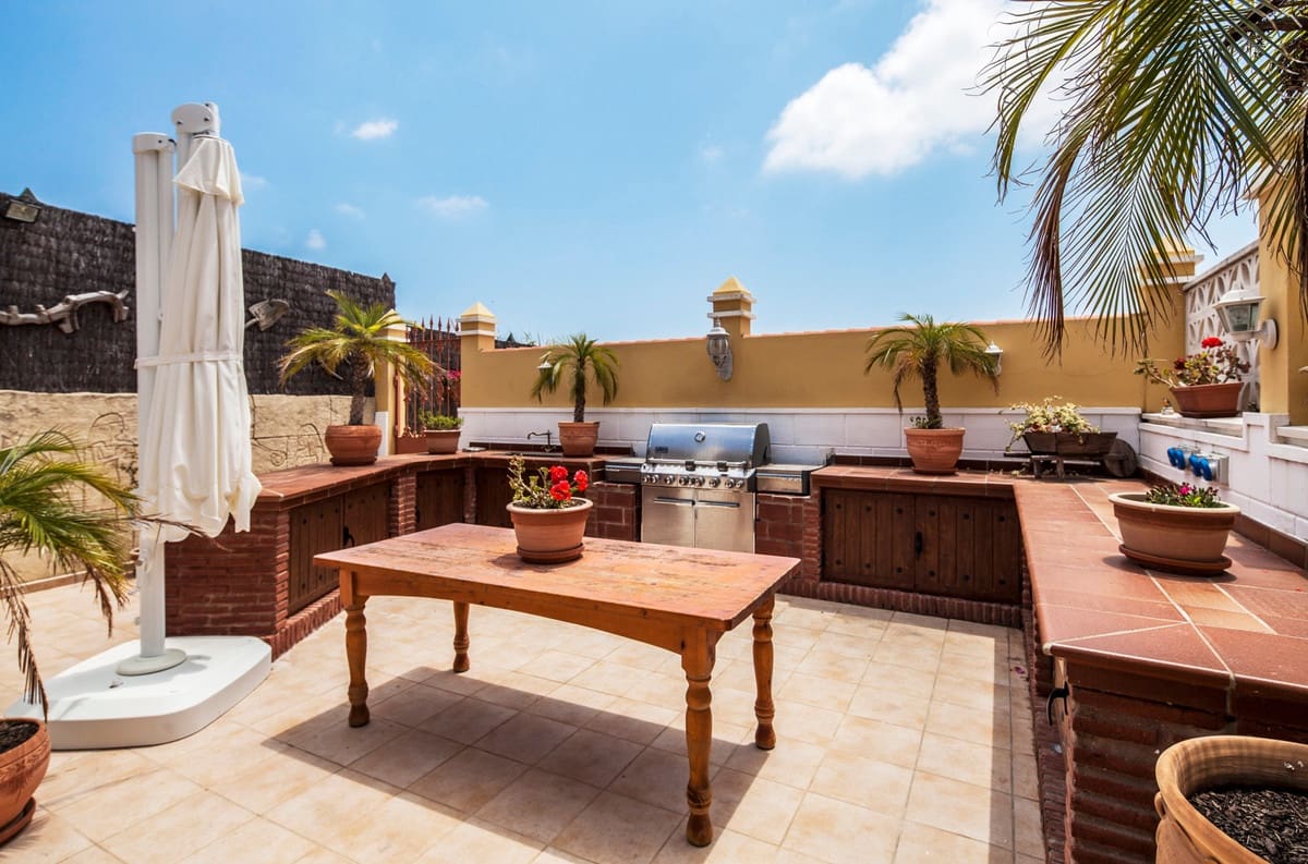 6 bedroom Villa for sale in Sotogrande with pool - € 10,000,000 (Ref: 6471479)