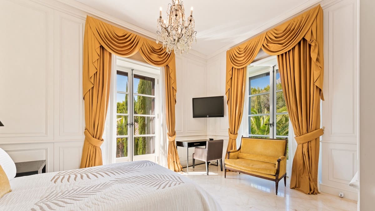 6 bedroom Villa for sale in Marbella with pool - € 14,850,000 (Ref: 6530959)