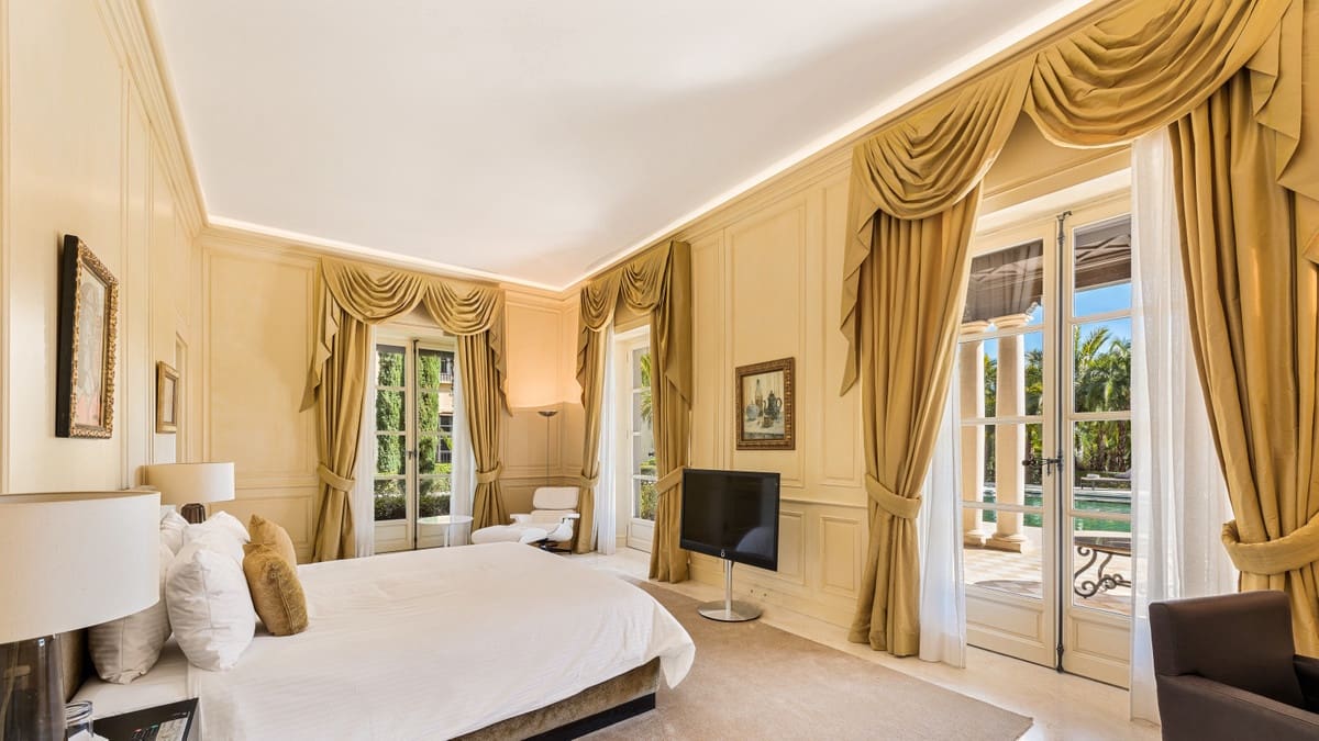 6 bedroom Villa for sale in Marbella with pool - € 14,850,000 (Ref: 6530959)