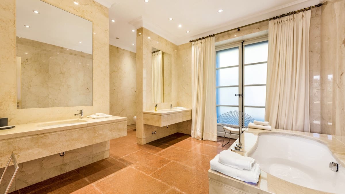 6 bedroom Villa for sale in Marbella with pool - € 14,850,000 (Ref: 6530959)