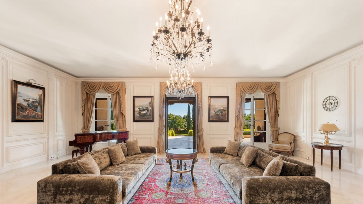 6 bedroom Villa for sale in Marbella with pool - € 14,850,000 (Ref: 6530959)