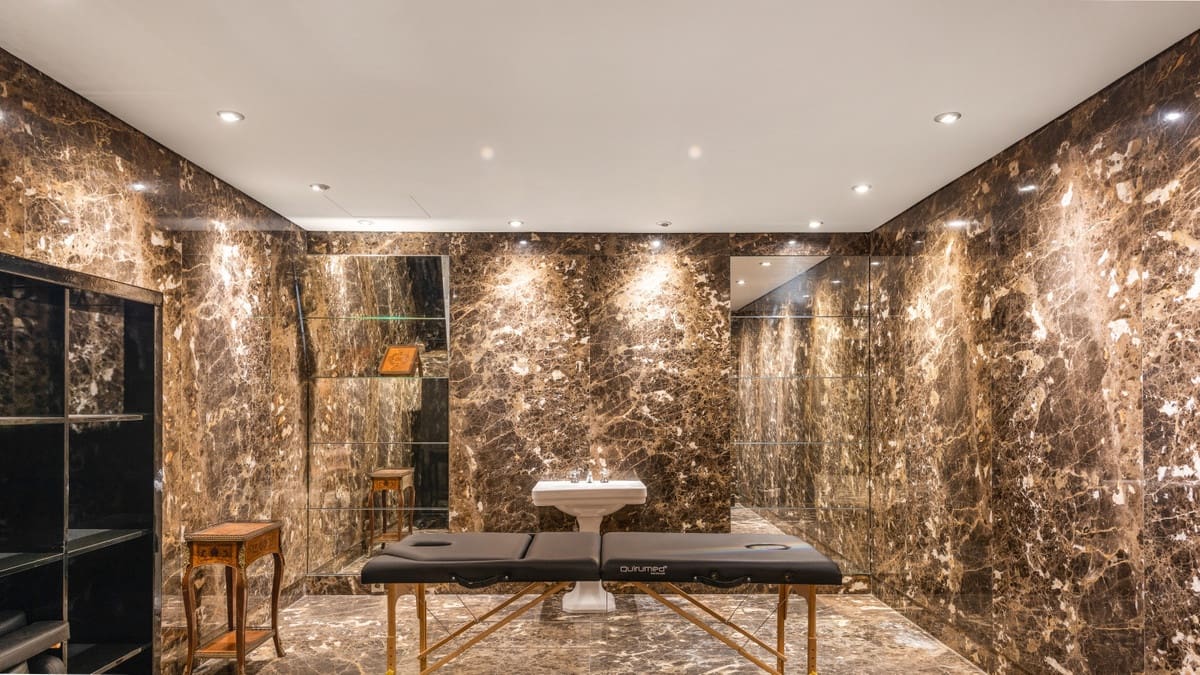 6 bedroom Villa for sale in Marbella with pool - € 14,850,000 (Ref: 6530959)