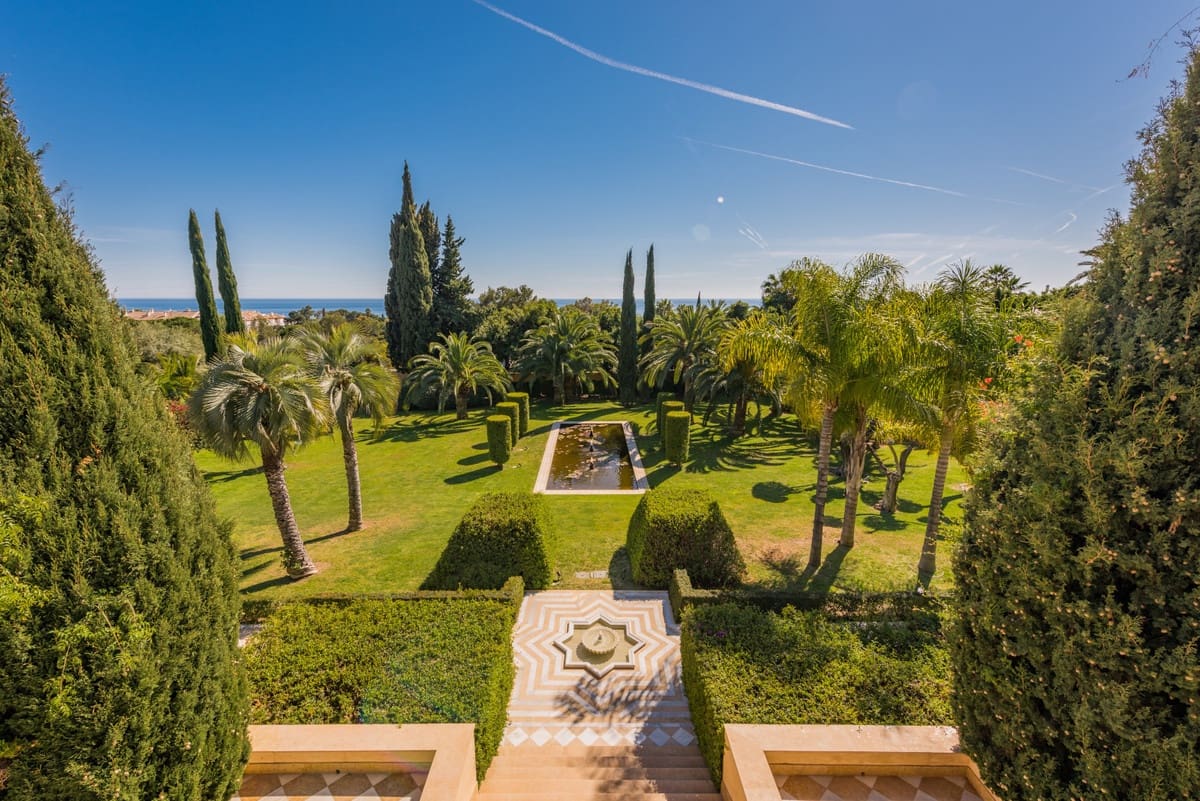 6 bedroom Villa for sale in Marbella with pool - € 14,850,000 (Ref: 6530959)