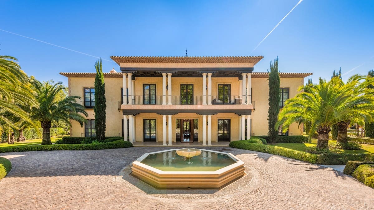 6 bedroom Villa for sale in Marbella with pool - € 14,850,000 (Ref: 6530959)