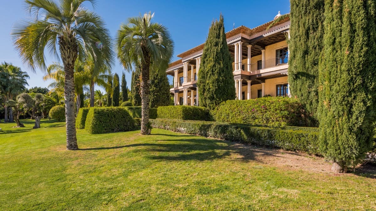 6 bedroom Villa for sale in Marbella with pool - € 14,850,000 (Ref: 6530959)