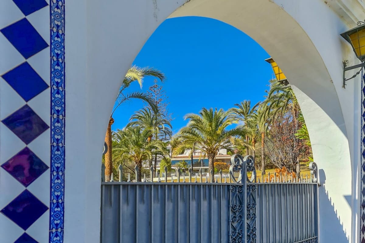 11 soveværelse Villa til salg i Puerto Banus med swimmingpool garage - € 12.000.000 (Ref: 6575792)