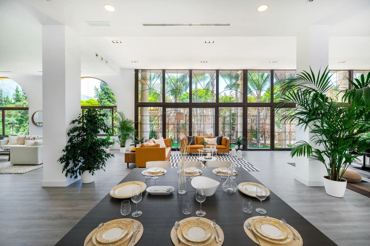 10 sypialnia Willa na sprzedaż w Nueva Andalucia z basenem - 15 000 000 € (Ref: 7082470)