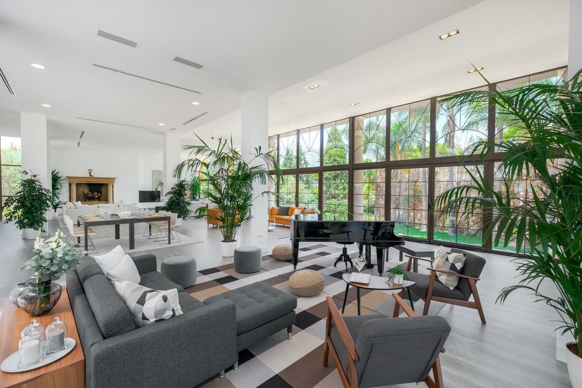 10 sypialnia Willa na sprzedaż w Nueva Andalucia z basenem - 15 000 000 € (Ref: 7082470)