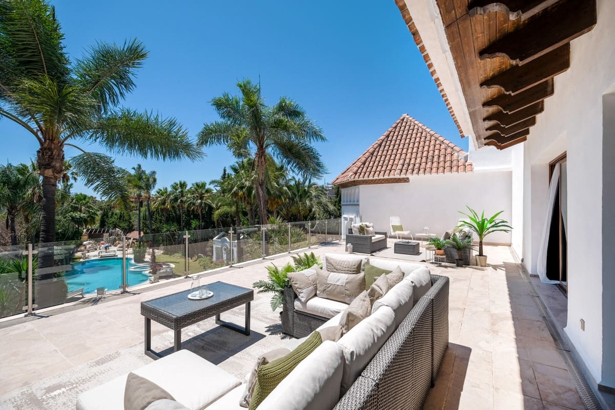 10 sypialnia Willa na sprzedaż w Nueva Andalucia z basenem - 15 000 000 € (Ref: 7082470)