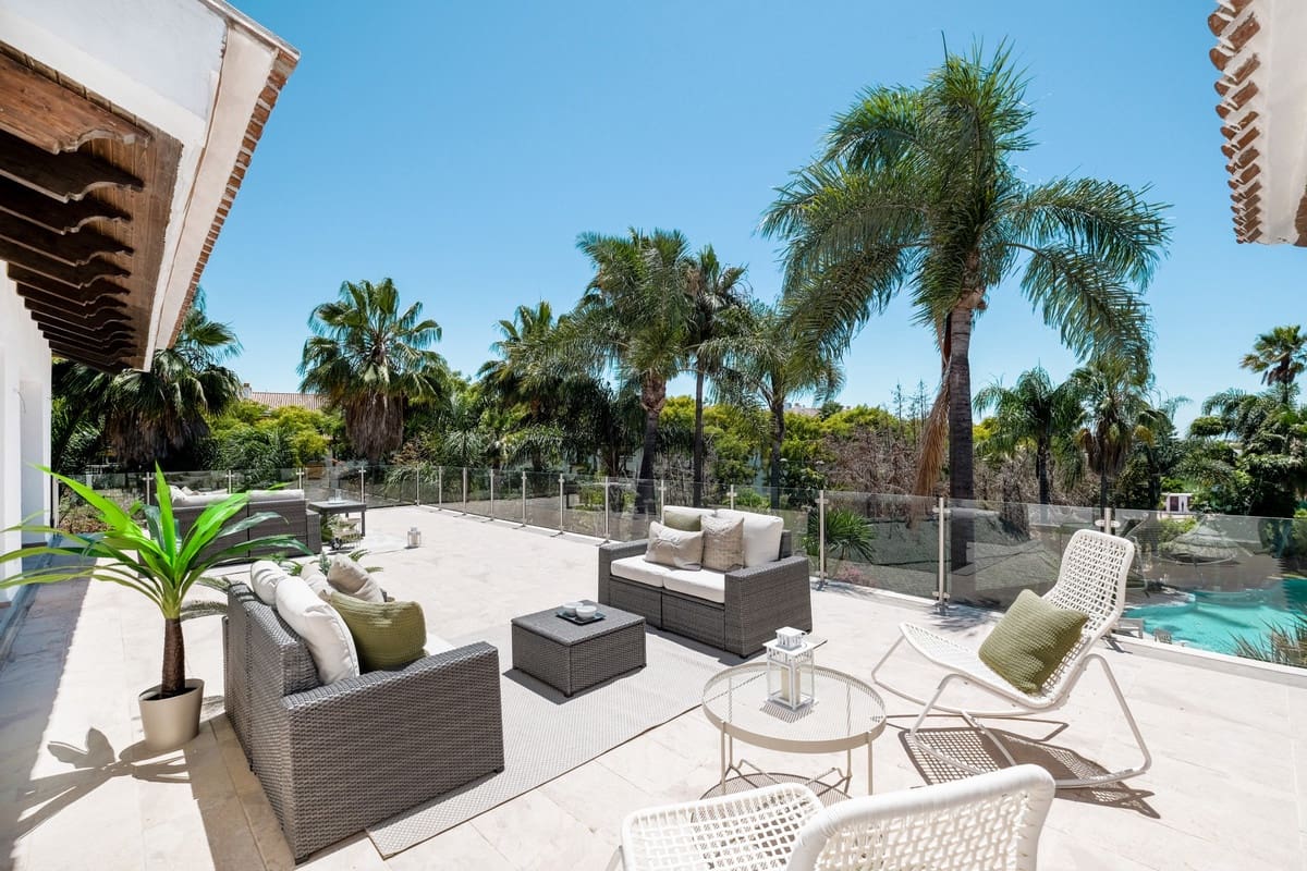 10 sypialnia Willa na sprzedaż w Nueva Andalucia z basenem - 15 000 000 € (Ref: 7082470)