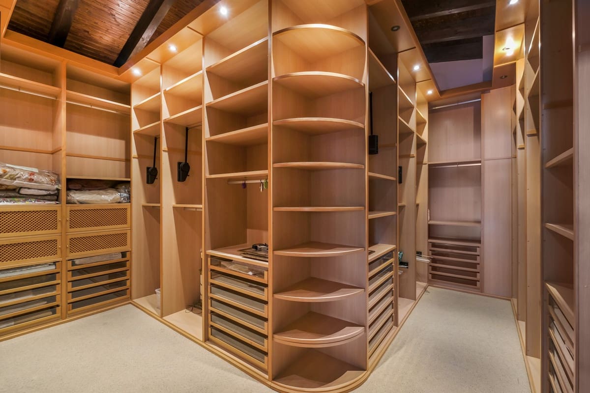 10 sypialnia Willa na sprzedaż w Nueva Andalucia z basenem - 15 000 000 € (Ref: 7082470)